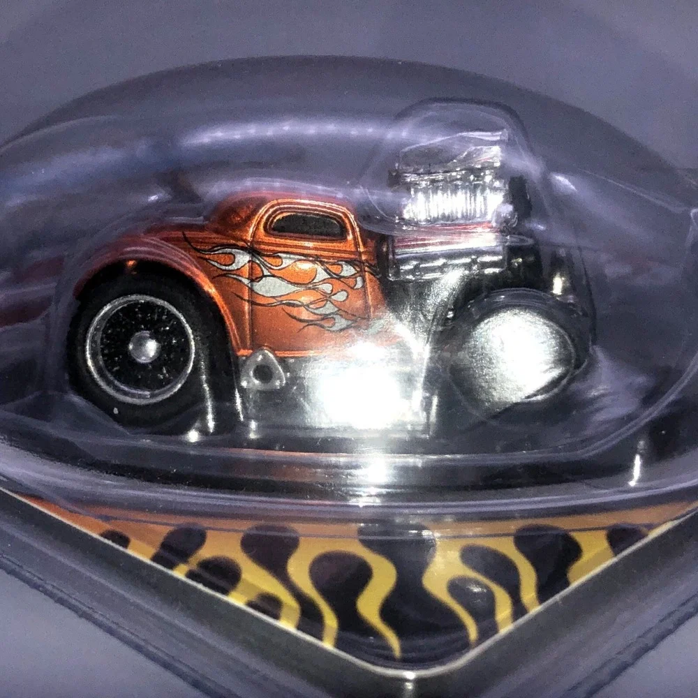 The Original Muscle Machines Series 1933‎ Ford Coupe Burnt Orange Diecast 1/64